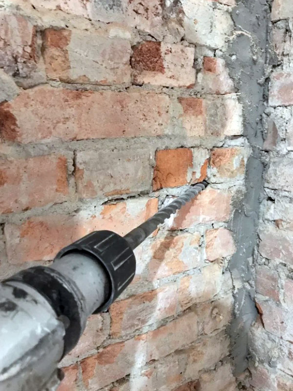 Бурение отверстий под пакер в инъектировании кирпичной кладки